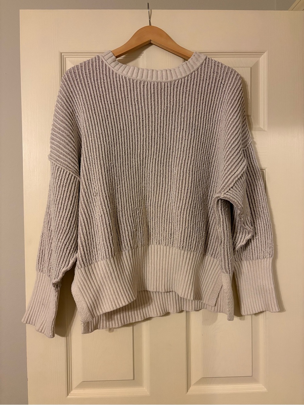 Altar'd State Two-Tone Ribbed Crewneck Sweater - Light Gray & Cream